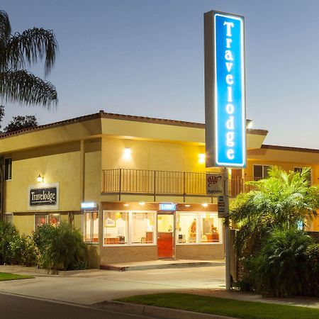 Travelodge By Wyndham Brea Bagian luar foto