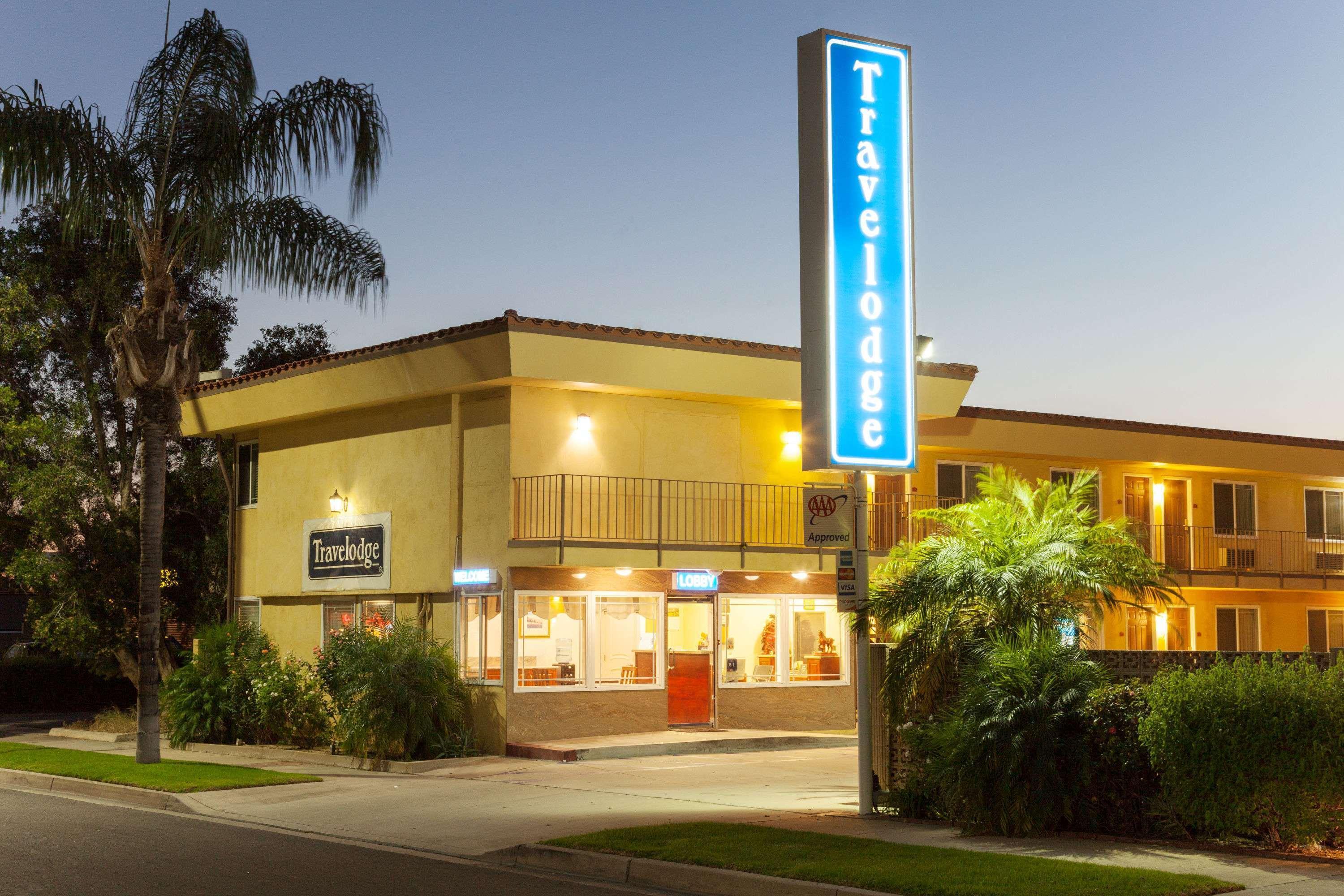 Travelodge By Wyndham Brea Bagian luar foto