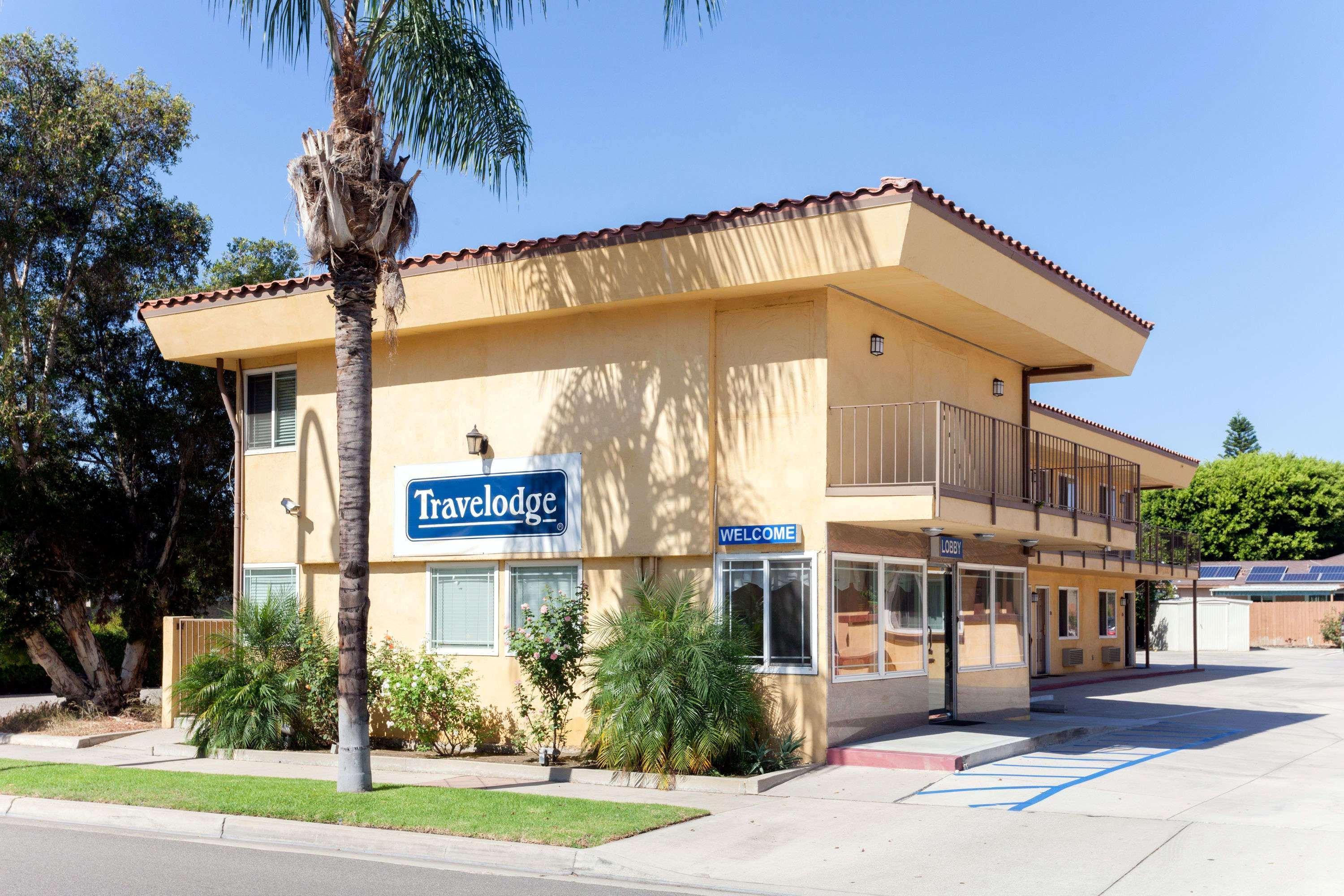Travelodge By Wyndham Brea Bagian luar foto