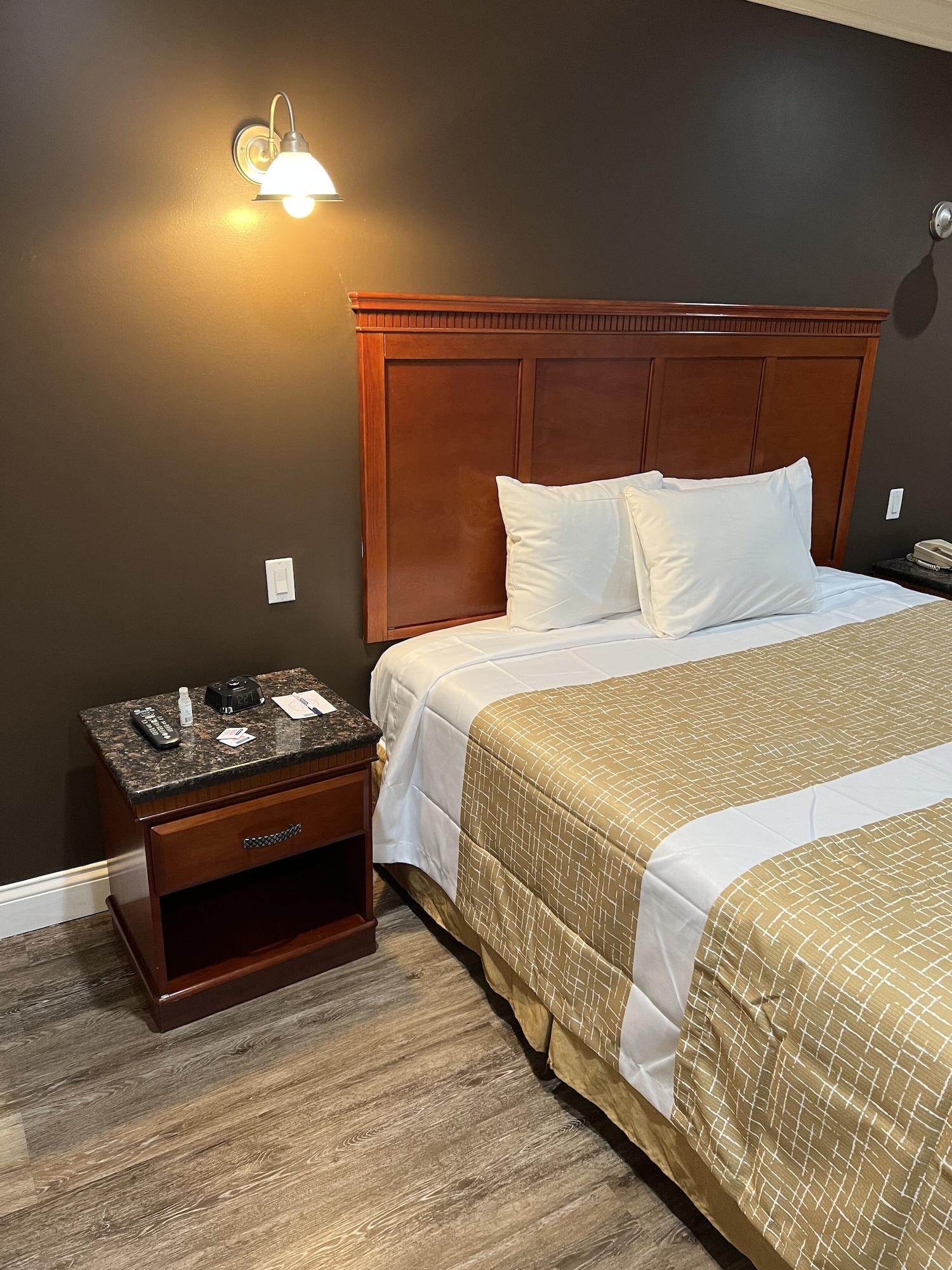 Travelodge By Wyndham Brea Bagian luar foto