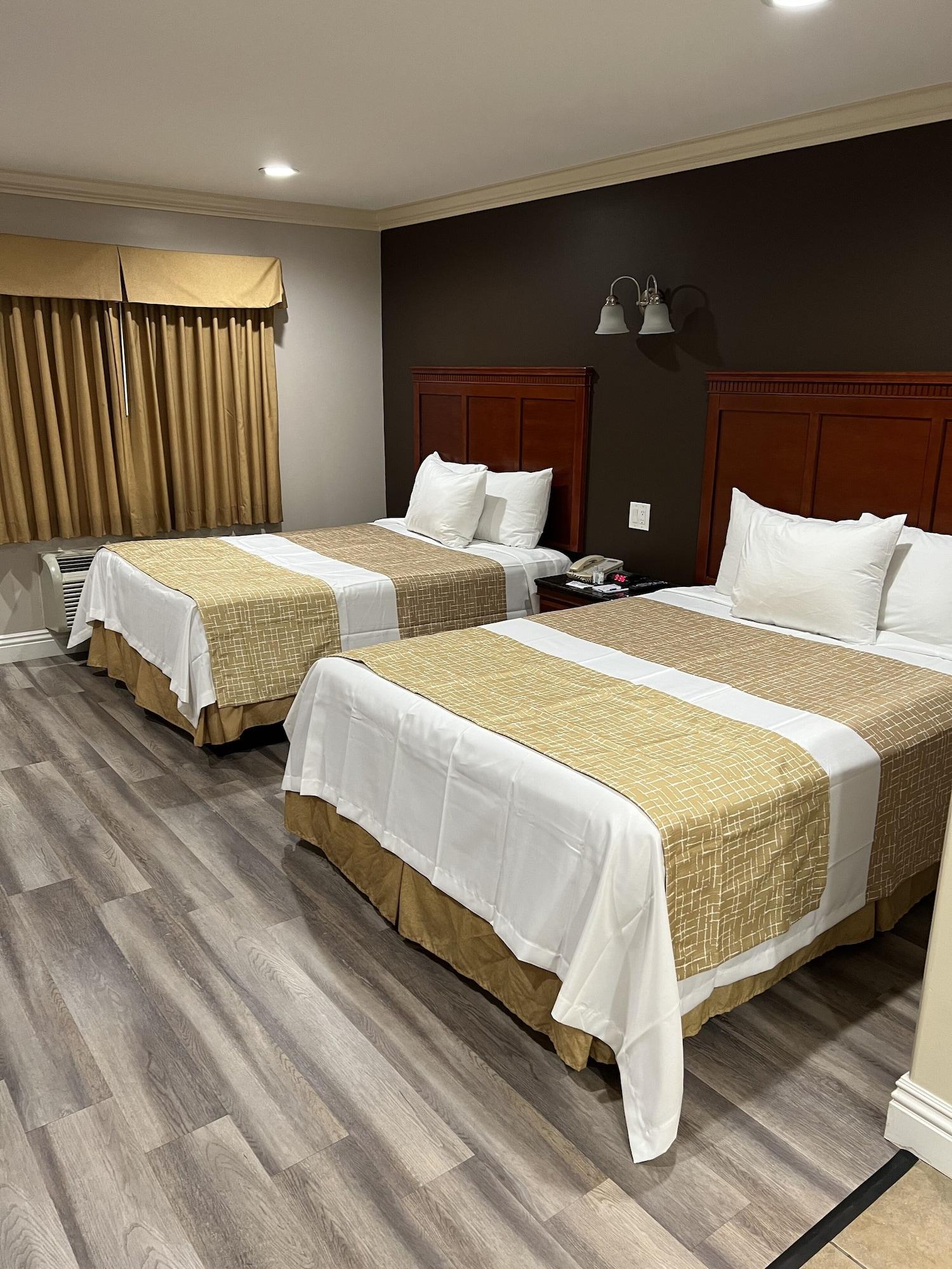 Travelodge By Wyndham Brea Bagian luar foto